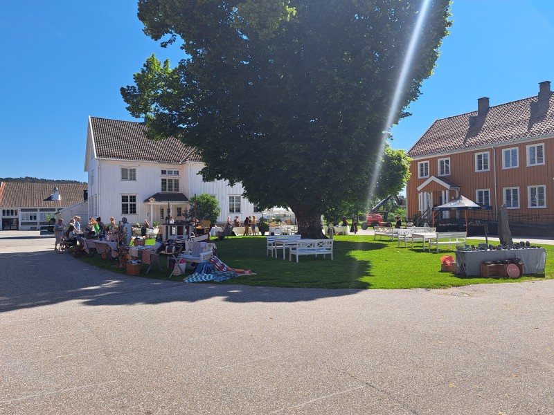 Bilde til saken KULTURSØNDAG - Prestegråden Open & kunsthåndverksmarked